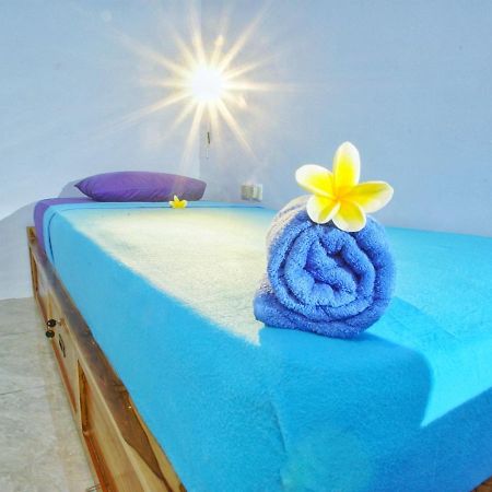 Sentul Hostel Kuta  Buitenkant foto