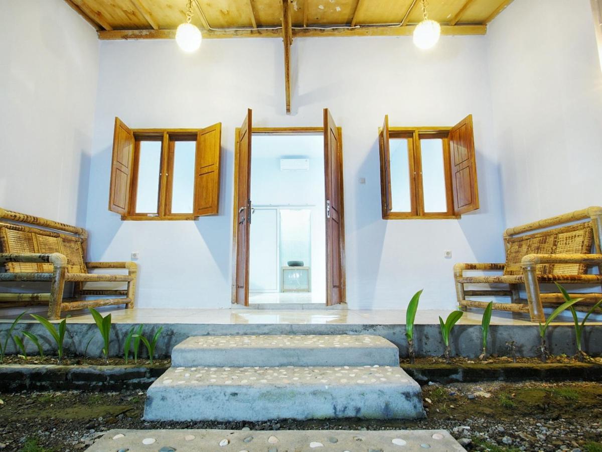 Sentul Hostel Kuta  Buitenkant foto