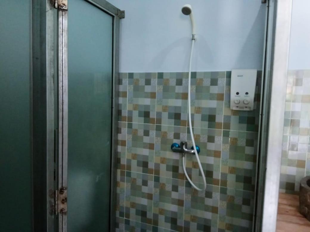 Sentul Hostel Kuta  Buitenkant foto