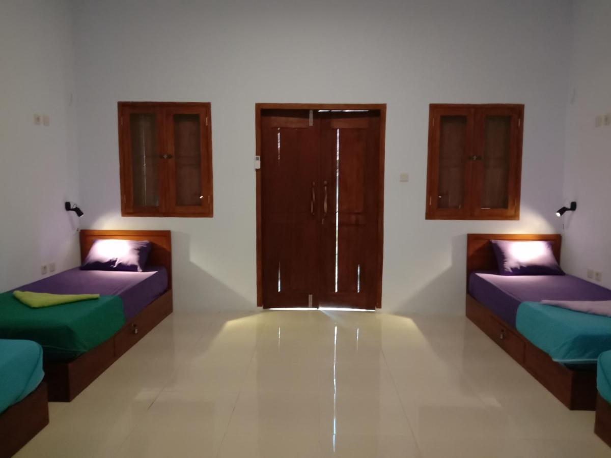 Sentul Hostel Kuta  Buitenkant foto