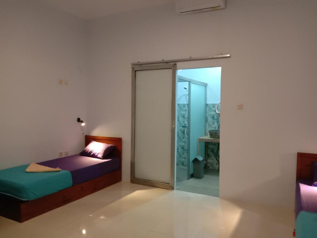 Sentul Hostel Kuta  Buitenkant foto