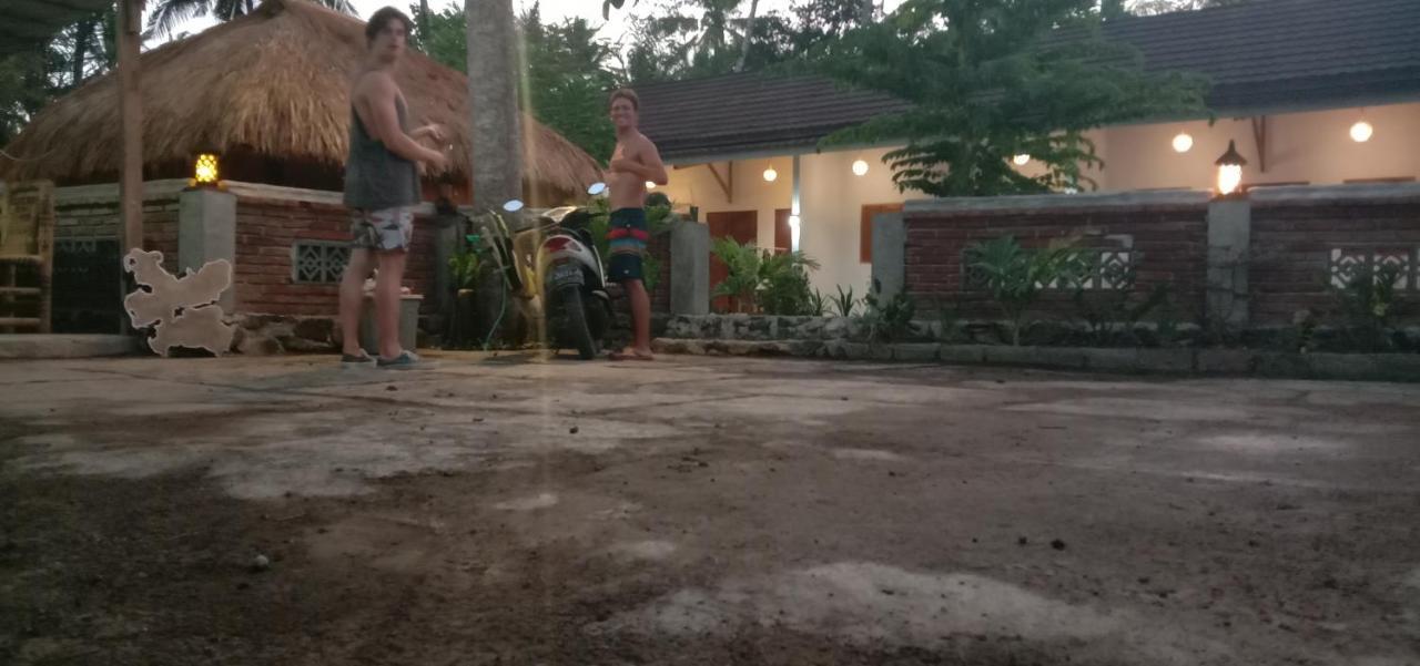 Sentul Hostel Kuta  Buitenkant foto