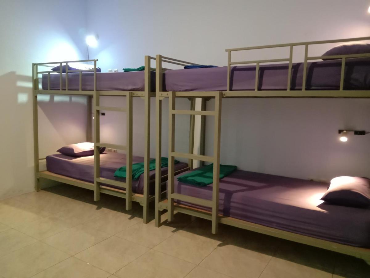 Sentul Hostel Kuta  Buitenkant foto