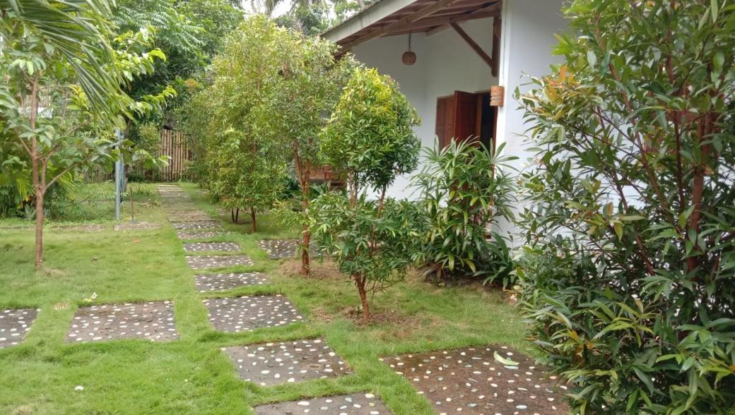 Sentul Hostel Kuta  Buitenkant foto