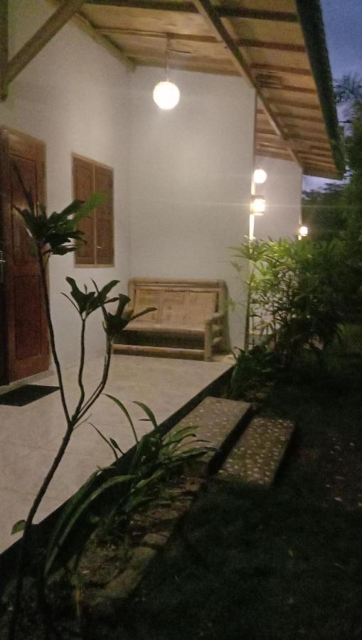 Sentul Hostel Kuta  Buitenkant foto
