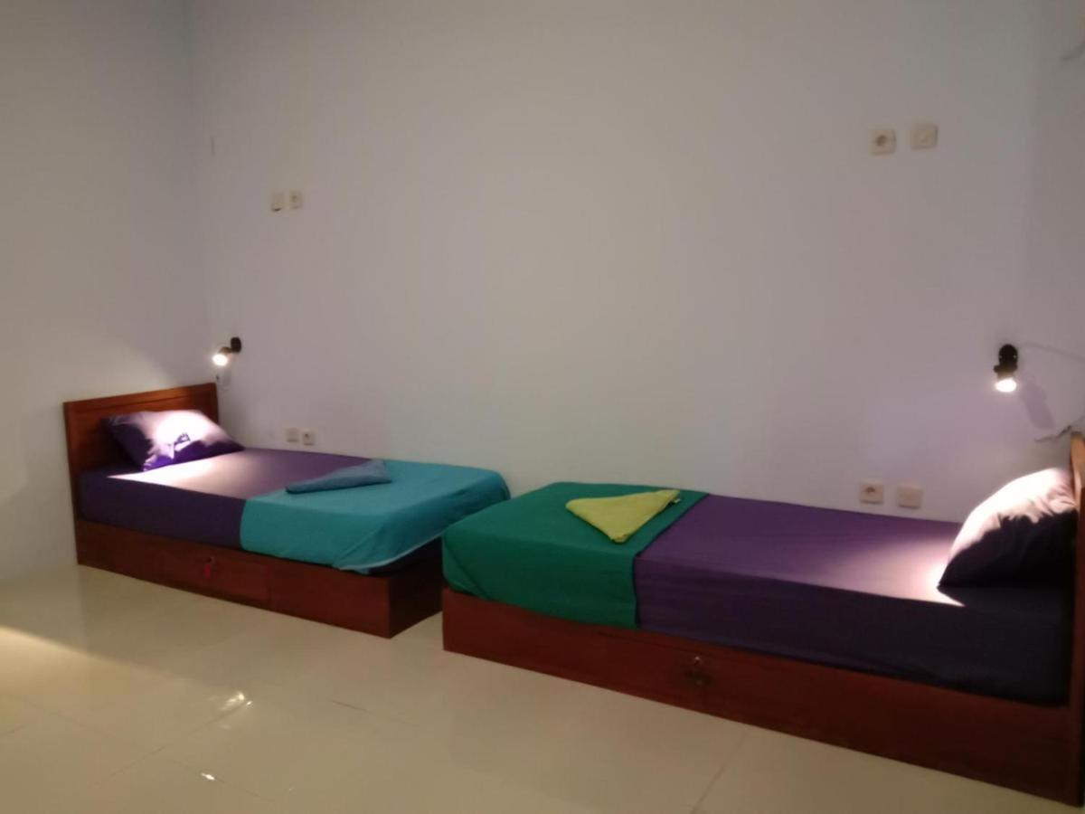 Sentul Hostel Kuta  Buitenkant foto